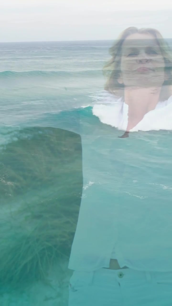 Animazione di un paesaggio con oceano sopra una donna caucasica in spiaggia