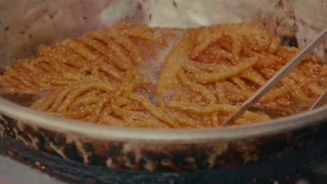 Comida-Callejera-Tradicional-Frita-En-El-Mercado-De-Vietnam