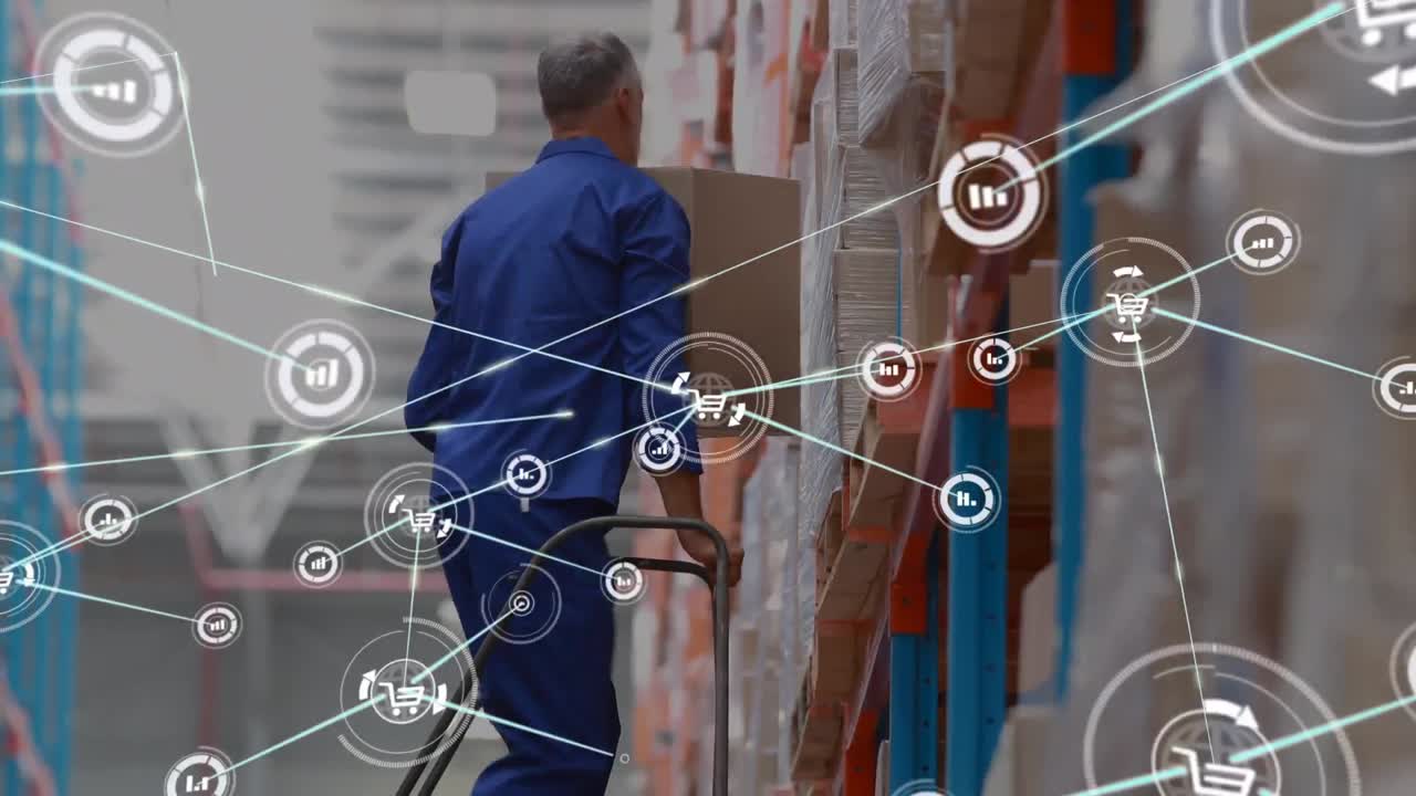 animación de una red de iconos digitales sobre un trabajador caucásico quitando una caja en un almacén.