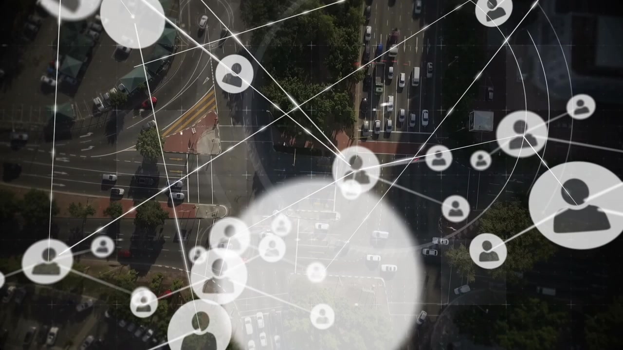 Animazione di una rete di connessioni e una scansione radar su un paesaggio urbano.