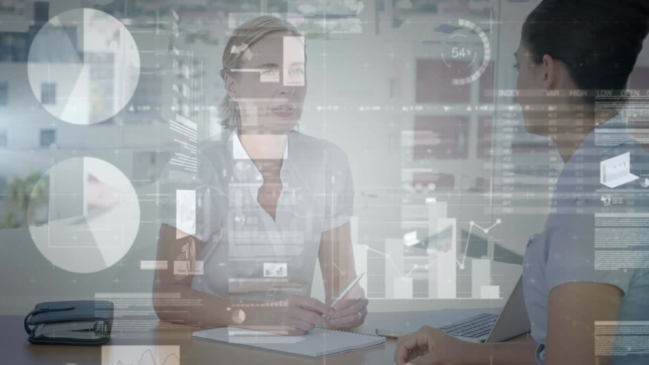 анимация статистики и обработка финансовых данных над деловой женщиной на встрече