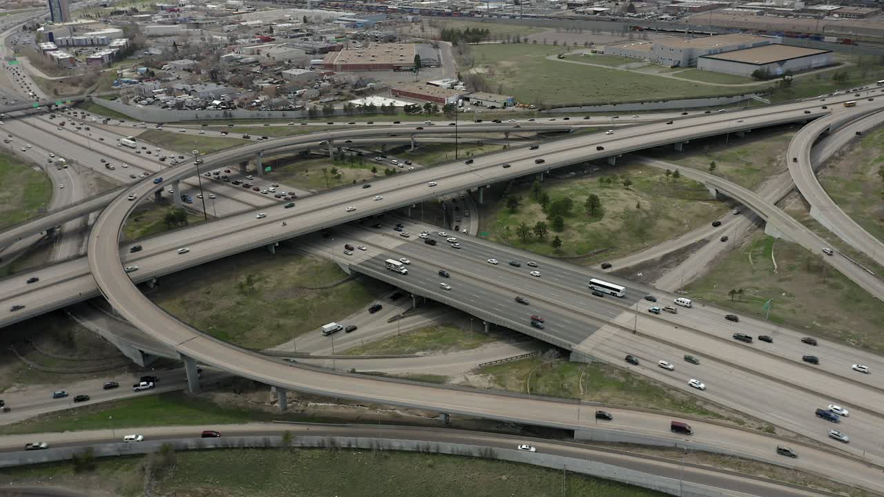 고속도로 교통 루프의 공중 정적 보기