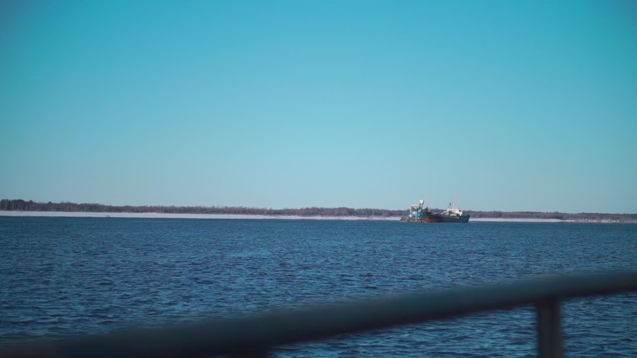 배 를 가진 강 장면