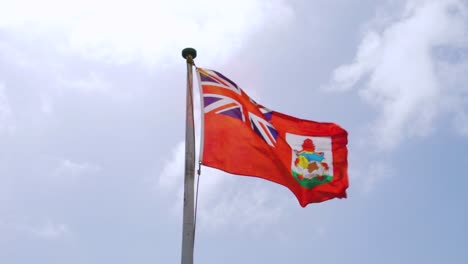 bandera de bermuda ondeando en la brisa en cámara lenta