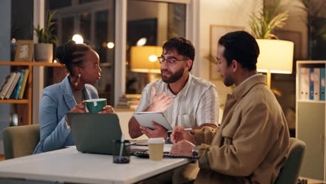 reunión de negocios por la noche