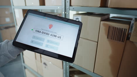 warehouse employee tracking packages with tablet