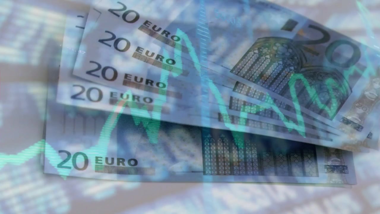 Vertikal video: Animeret turkis graf, der får 20€-sedler til at sprede sig, centreret på et lysbord til markedet.