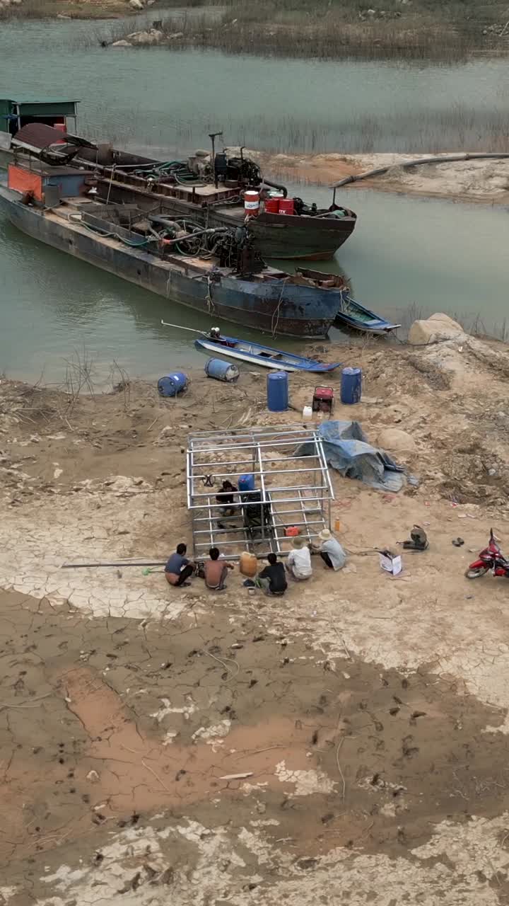 Construction and Transportation on the River Shore