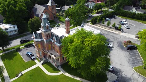 delaware, ohio, antigua cárcel del condado cerca del centro, drone aéreo