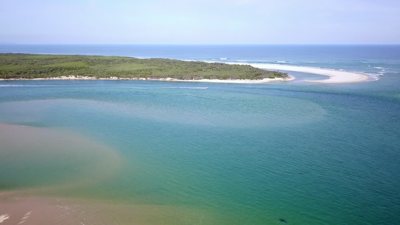 Riprese con drone su Andersons Inlet verso la Riserva Costiera di Point Smythe, Victoria, Australia