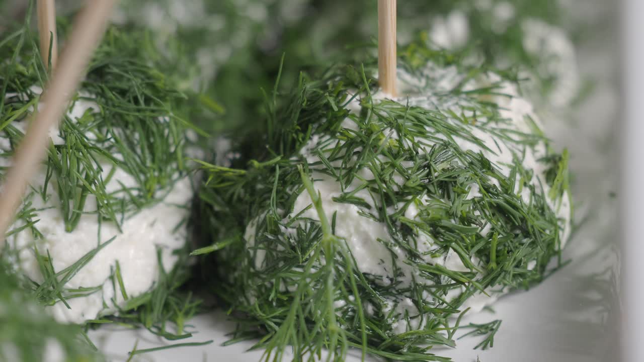 deliciosas bolas de queso con eneldo