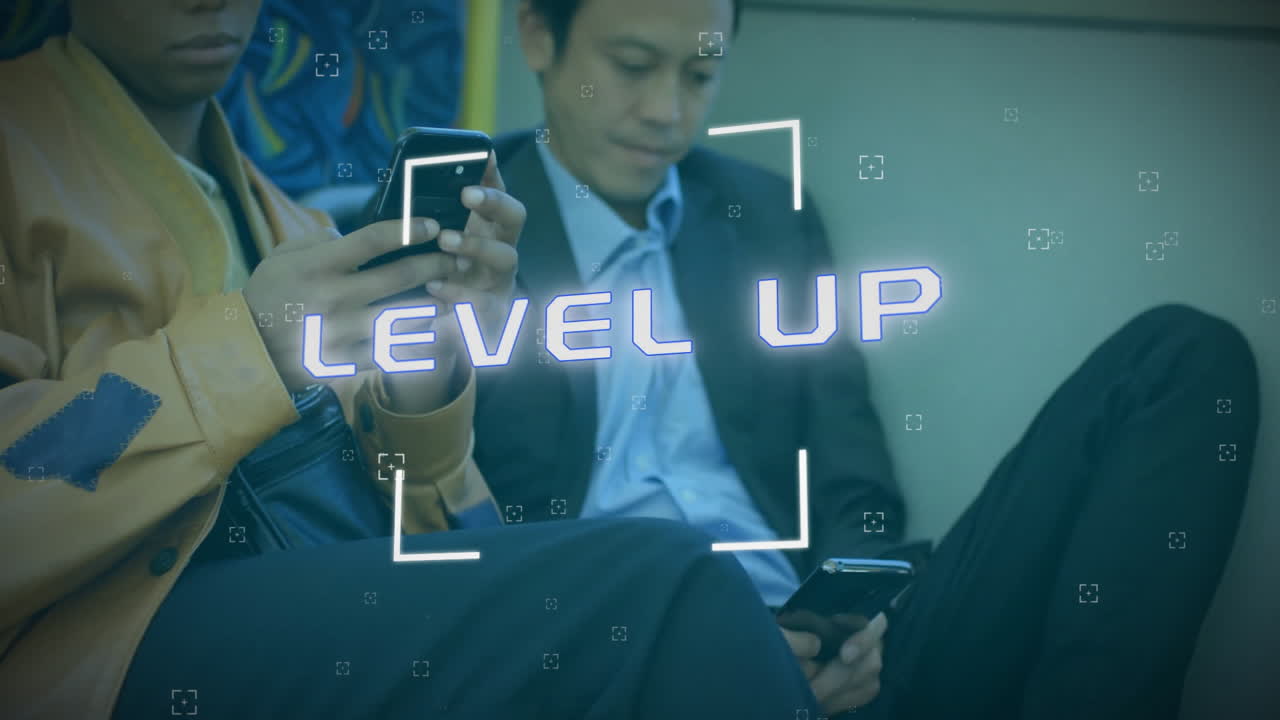 스마트폰을 사용하는 다양한 사람들을 통해 레벨 업 텍스트의 애니메이션