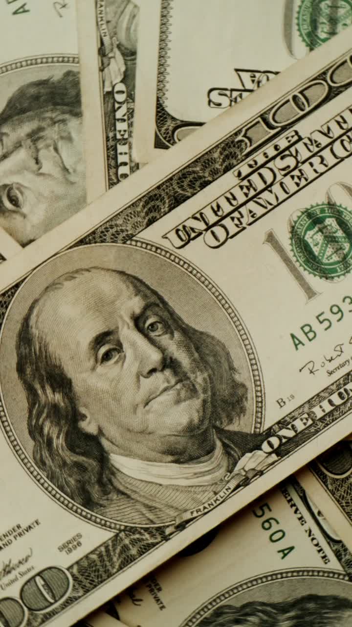 un montón de dólares estadounidenses