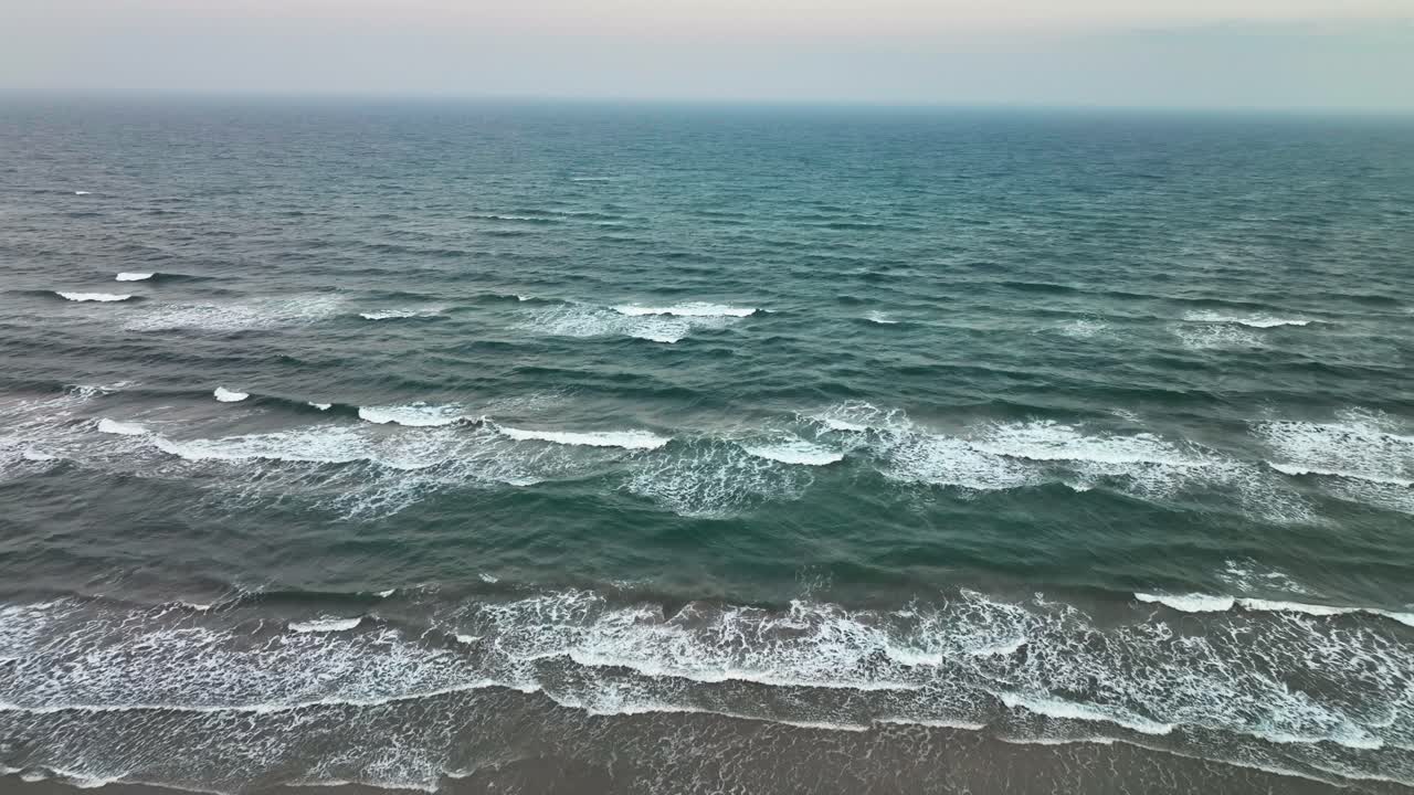 Idyllic View Of Ocean Waves On The Gulf Of Mexico On Padre Island In Texas, USA