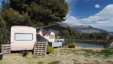 Escapada-De-Verano-Con-Dos-Furgonetas-Camper