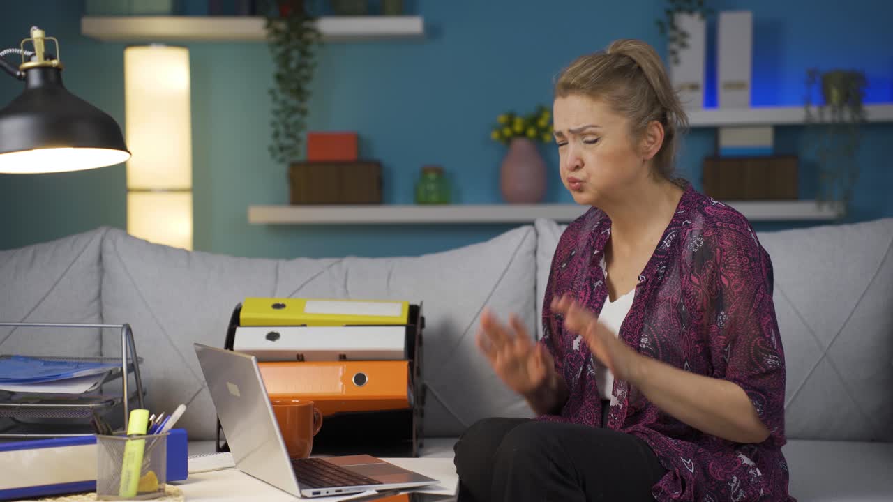 Home office worker woman see her failure on laptop.