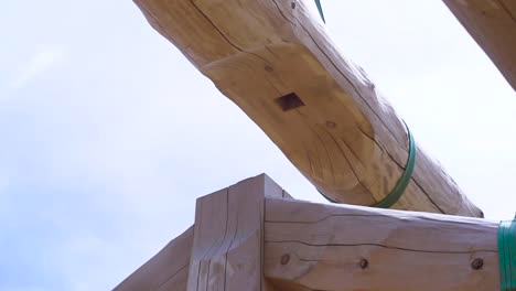 detalles de la construcción de la cabaña de madera