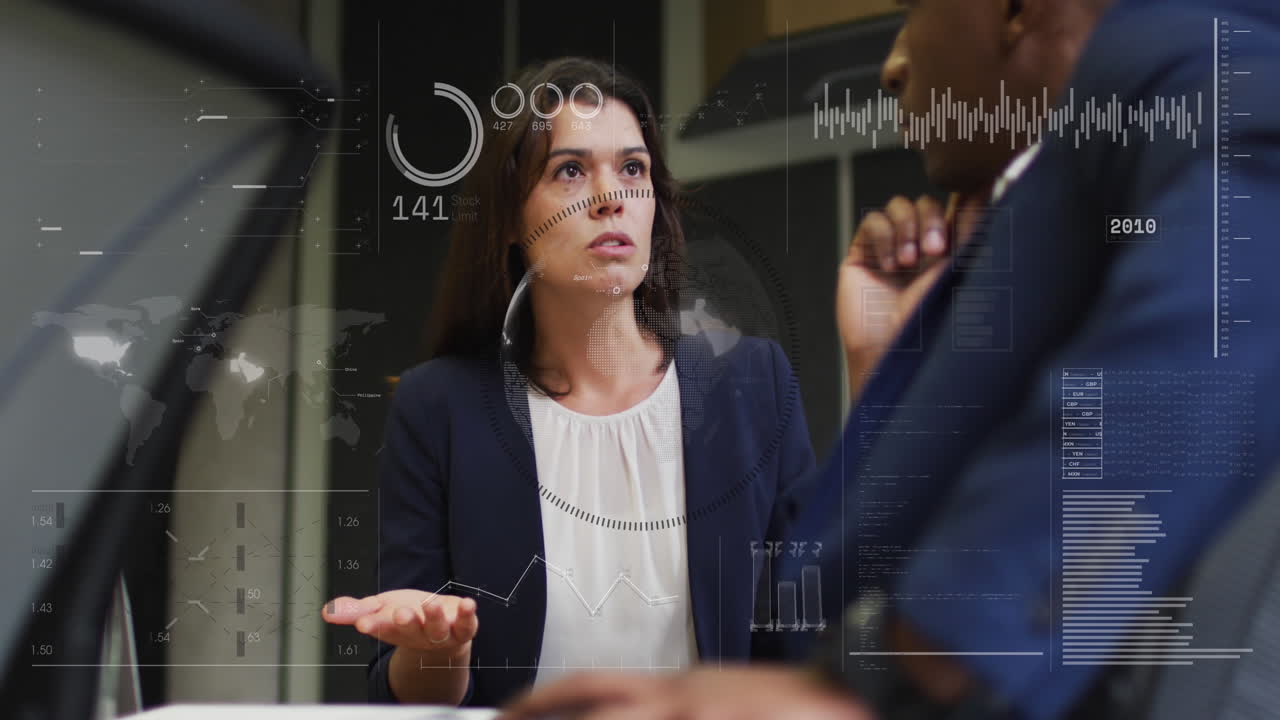 animación del procesamiento de datos financieros sobre diversas personas de negocios en la oficina