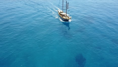 Reisen,-Luftdrohne-Und-Boot-Im-Meer-Für-Kreuzfahrten