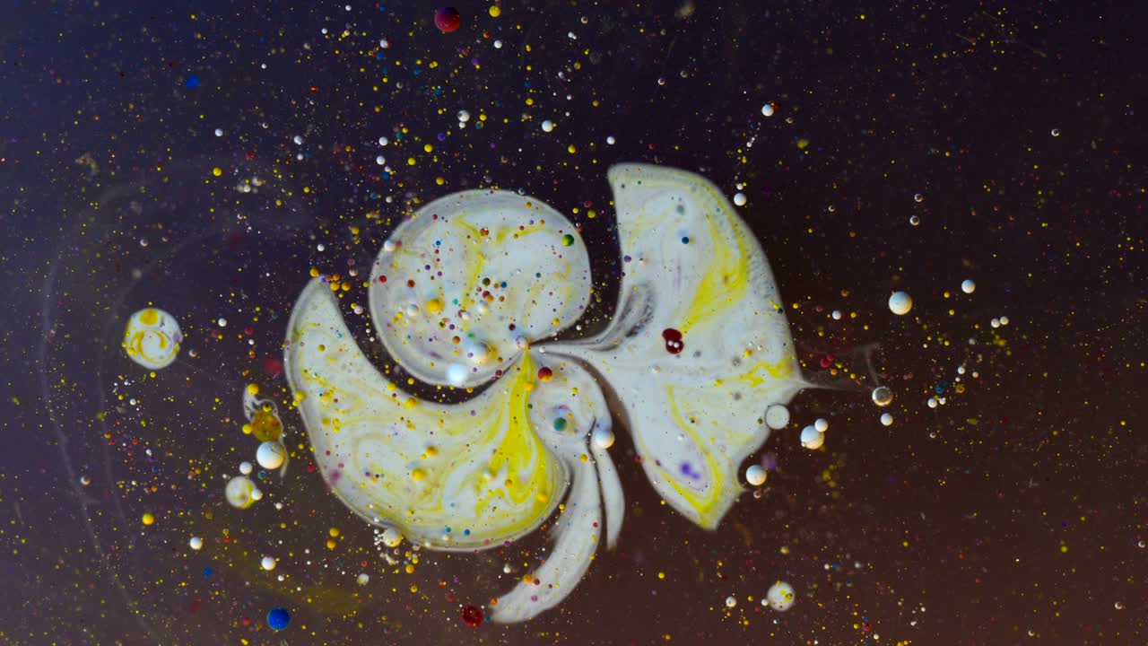 추상적인 색의 기름 거품