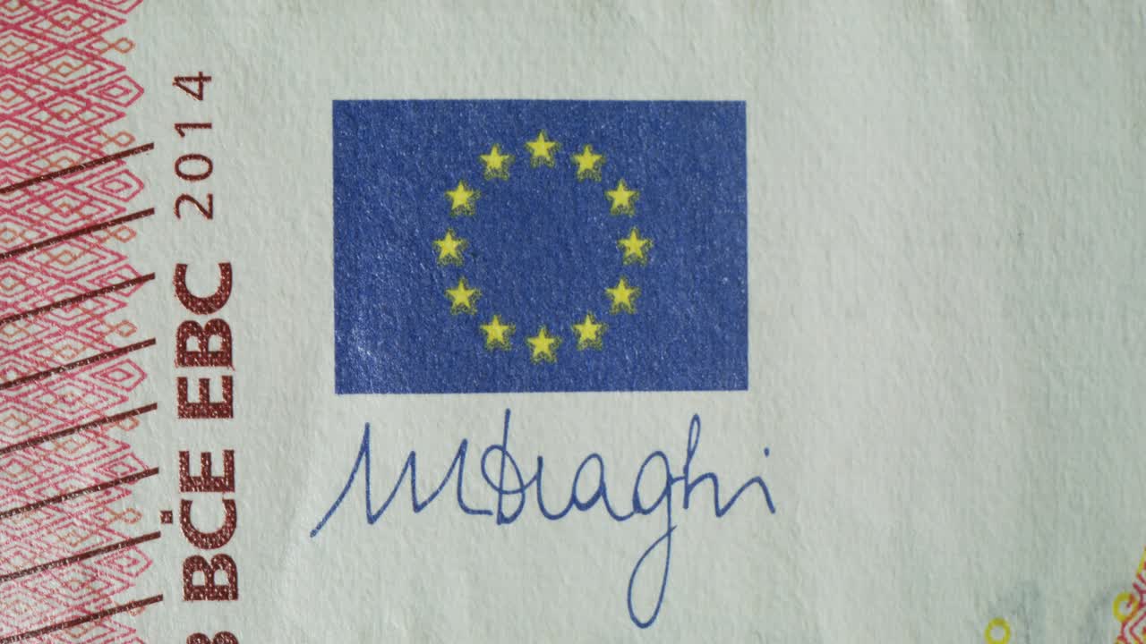 유럽 연합의 지폐를 근접적으로 볼 수 있습니다.