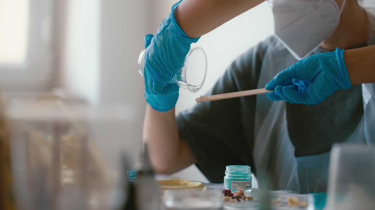 Resin Pouring Workshop