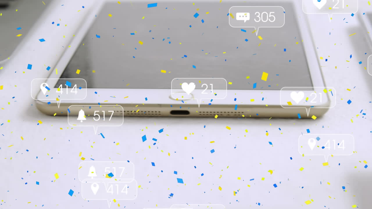 소셜 미디어 아이콘과 태블릿 위에 떨어지는 콘페티의 애니메이션