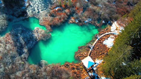 Imágenes-Aéreas-De-Drones-4k-De-Manantiales-Zelenci-En-Invierno