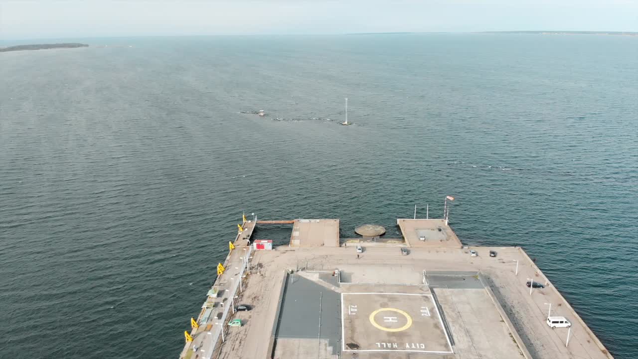 Vista aérea de un muelle y puerto