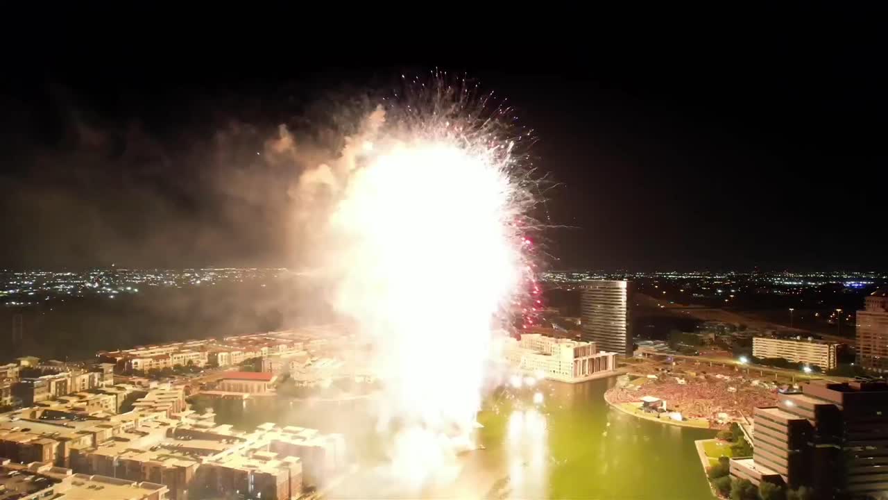 impresionantes imágenes de drones en 4k de los fuegos artificiales del 4 de julio de 2024