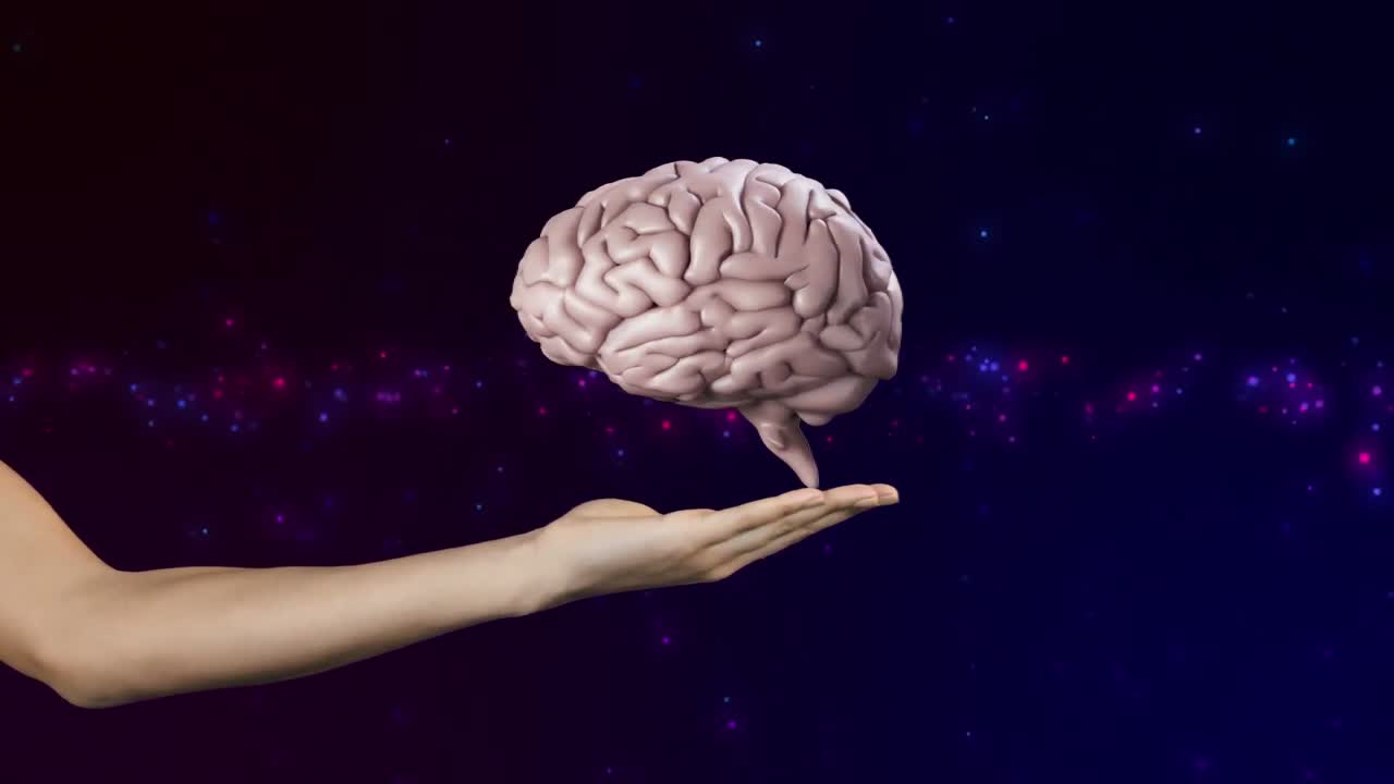 icono del cerebro humano girando sobre manos cubiertas contra manchas de luz rosadas y azules sobre fondo negro