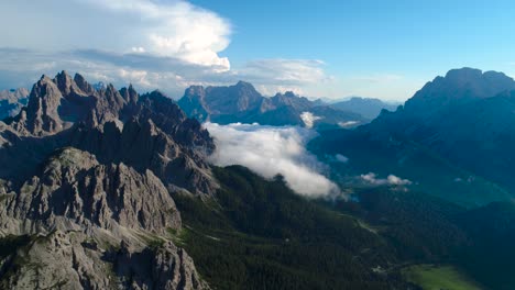 Parque-Natural-Nacional-Tre-Cime-En-Los-Alpes-Dolomitas.-Hermosa-Naturaleza-De-Italia.