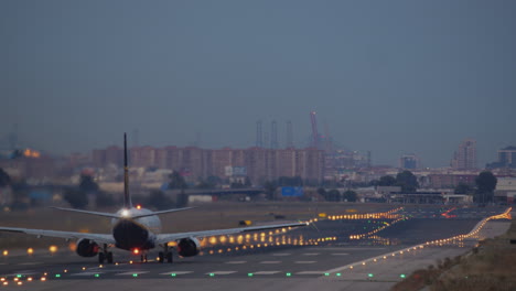 Avion-Despegando-Del-Aeropuerto