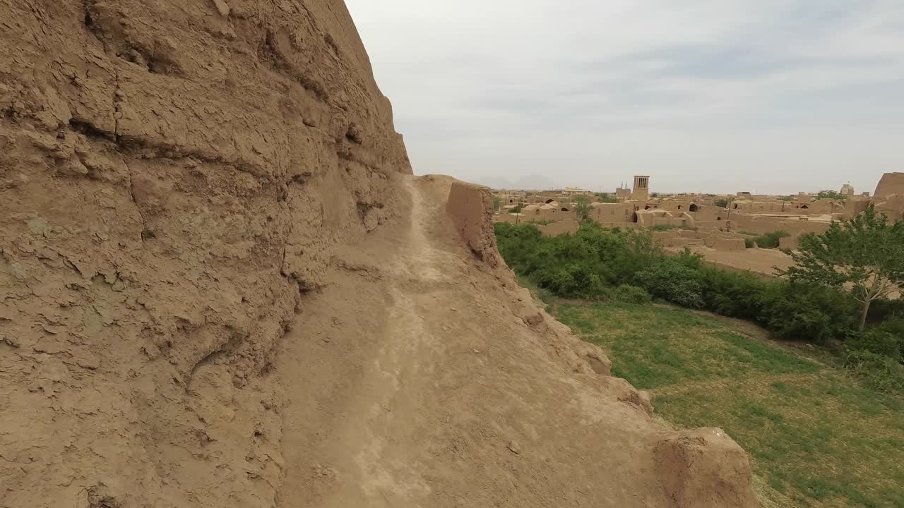 las antiguas ruinas de meybod
