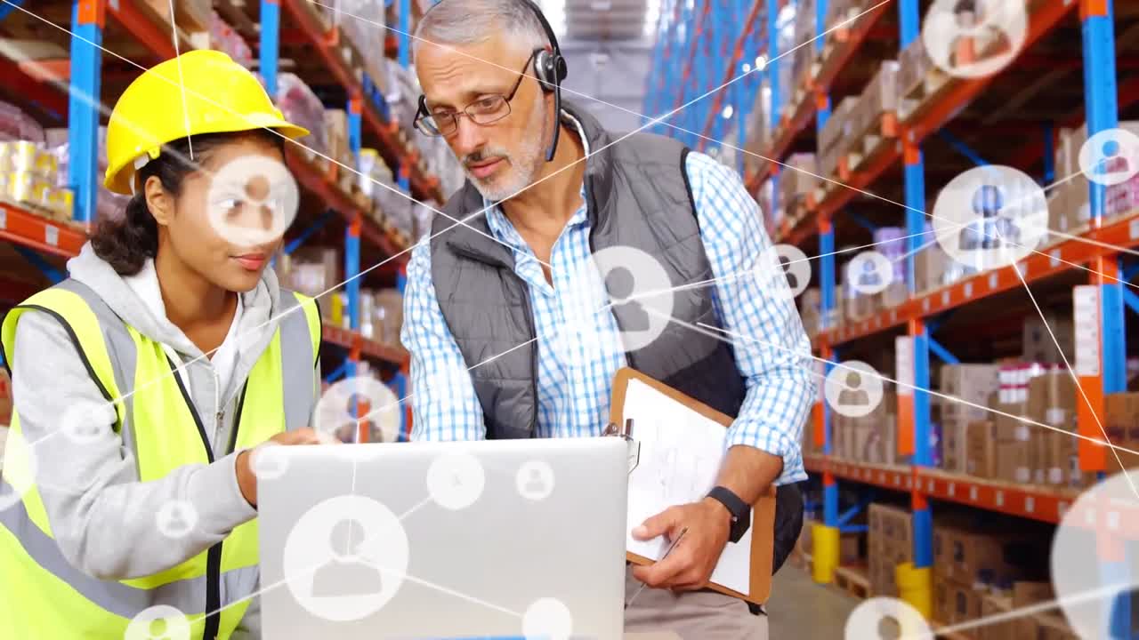 animación de redes de conexiones con iconos sobre personas que trabajan en el almacén