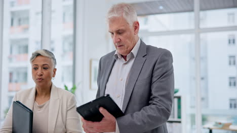 Teamarbeit,-Planung-Und-Tablet-Mit-Geschäftsleuten