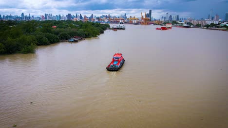 Antena-Del-Remolcador-De-Río-En-Chao-Phraya-En-Bangkok