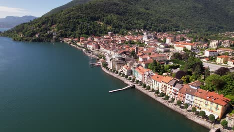 Stadt-Am-Lago-Maggiore-Mit-Einer-Drohne-Gefilmt