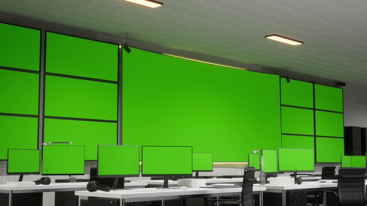 Moderna sala di controllo con monitor a schermo verde