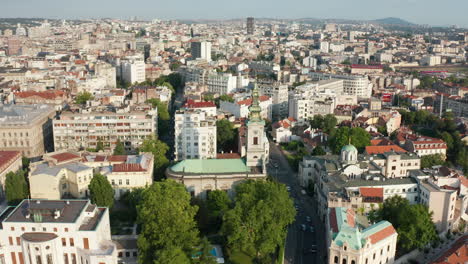 Vista-Superior-De-Drones-De-La-Capilla-Ortodoxa-Principal-De-La-Ciudad-Vieja-De-Belgrado