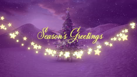 las estaciones saludan el texto y las decoraciones de luz de estrellas contra la nieve sobre el árbol de navidad en el paisaje de invierno