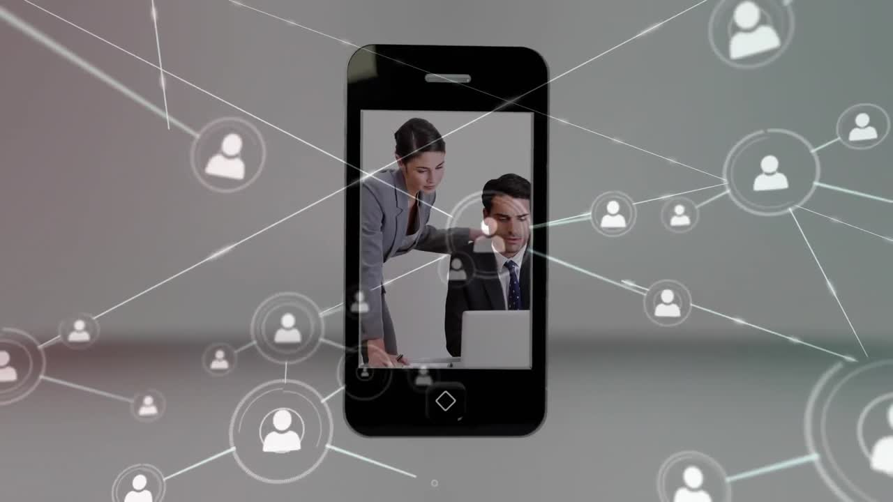 animación de iconos conectados sobre diversos empresarios discutiendo informes en la computadora portátil en la oficina.