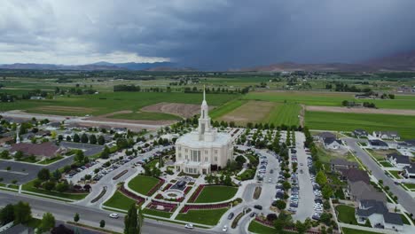 Payson,-Utah-Lds-Templo-Religioso-Mormón---Drone-Aéreo-Vuela-Lejos