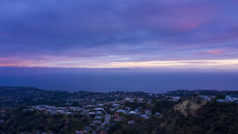 Timelapse-Del-Atardecer-De-Santa-Mónica-Y-El-área-Metropolitana-De-Los-Angeles-Desde-Pacific-Palisades