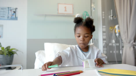 African-american-girl-eating-lunch-in-hospital-bed,-slow-motion