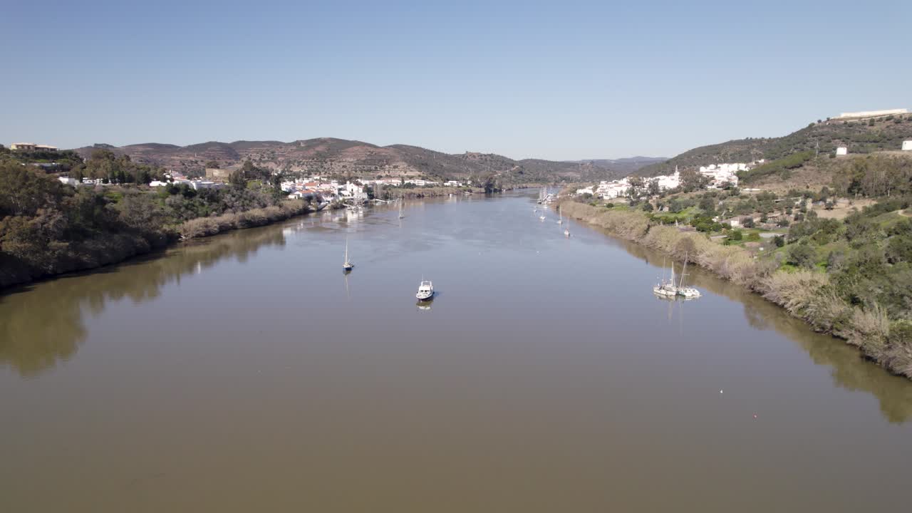 vuelo de drones a lo largo del río guadiana entre españa y portugal