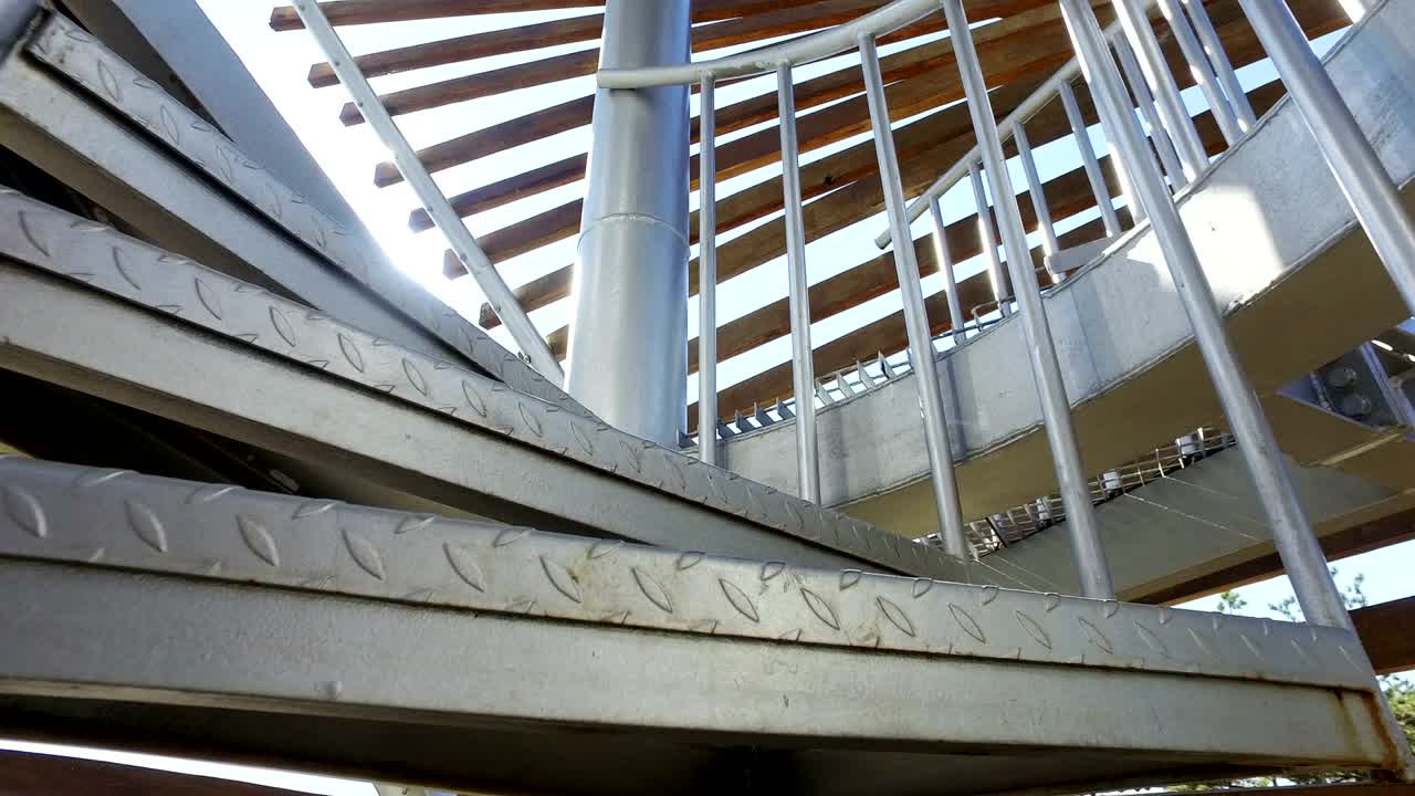 yendo redondo por las escaleras pov