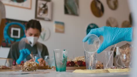 resin art workshop: pouring resin