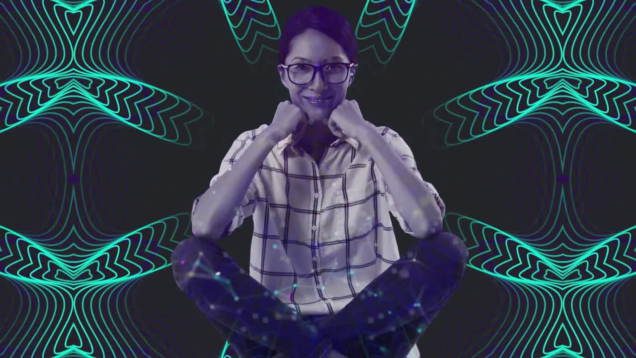 retrato de una mujer contra un fondo caleidoscópico