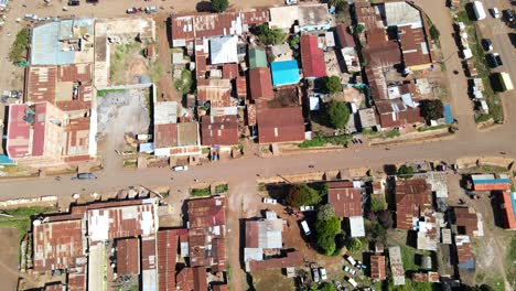 Aerial-view-of-cars-and-people-at-a-Open-Air-Market,-in-Africa---reverse,-drone-shot